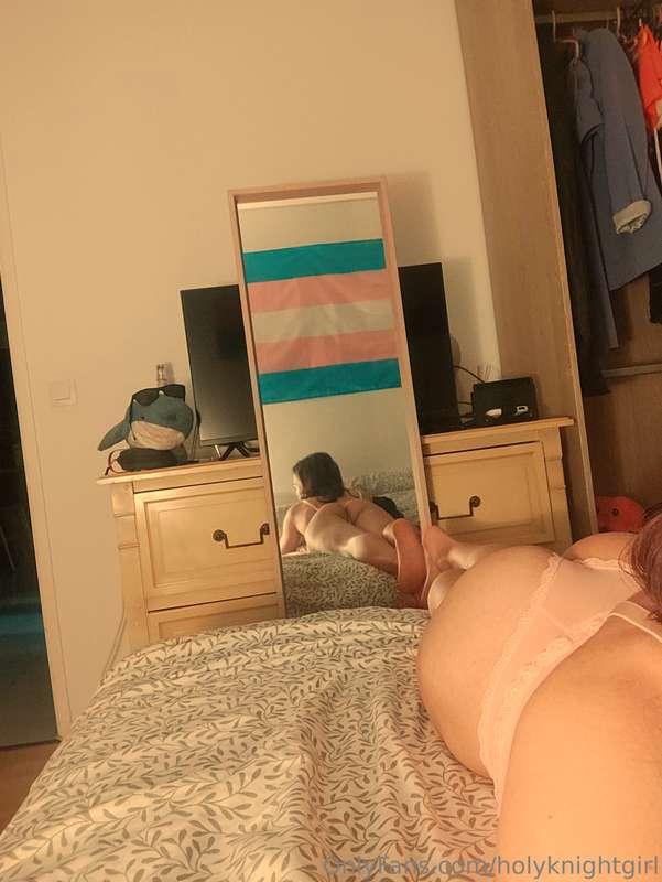 This bed feel so big for myself alone 🥺Can you please come w..