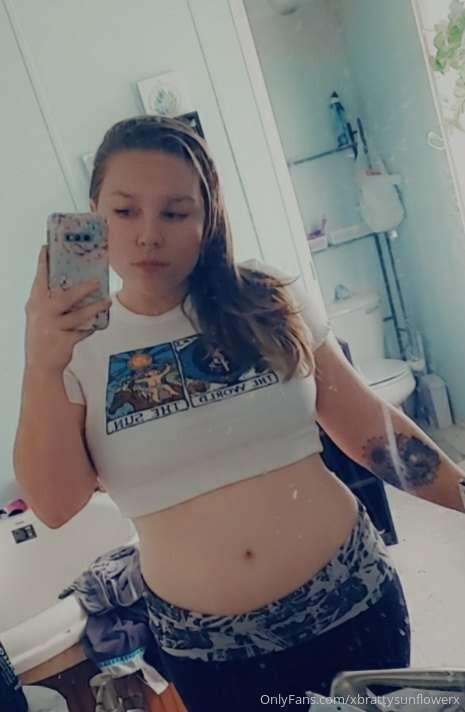 Never worn a crop top before.. what do you think? 😁 Love the..