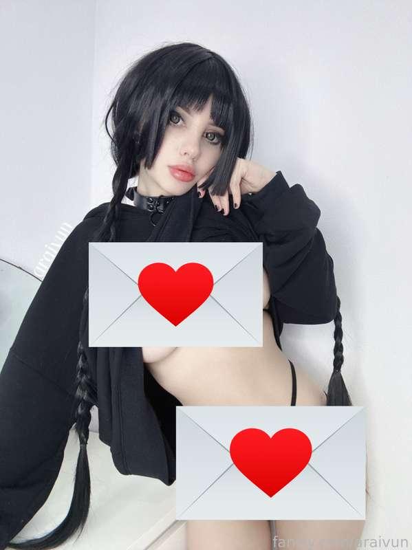 Wanna spend all day in bed with Wednesday?🖤✨