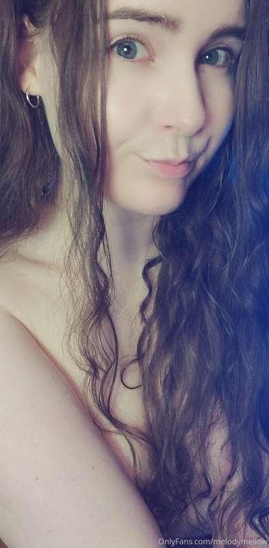 Trying to get used to taking pictures of myself.. But I can'..