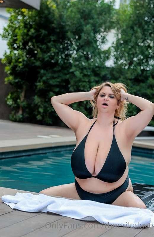 Is my black bikini too revealing? 💦