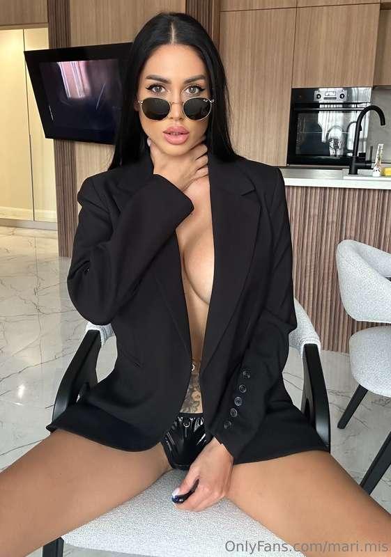 One hand on my neck. The unspoken rule of true submission is..