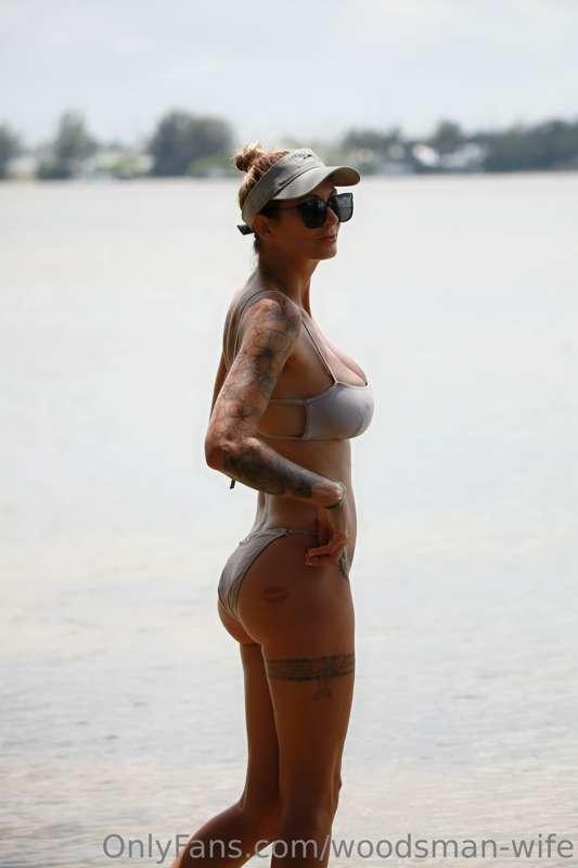 Bikini wife @lydialuxy