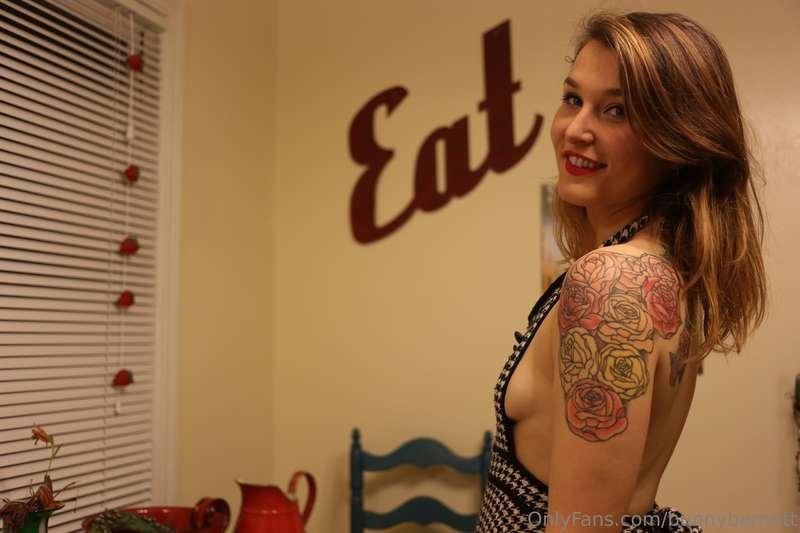 i have so few tattoos in this photo set from 10 years ago 🤭 ..