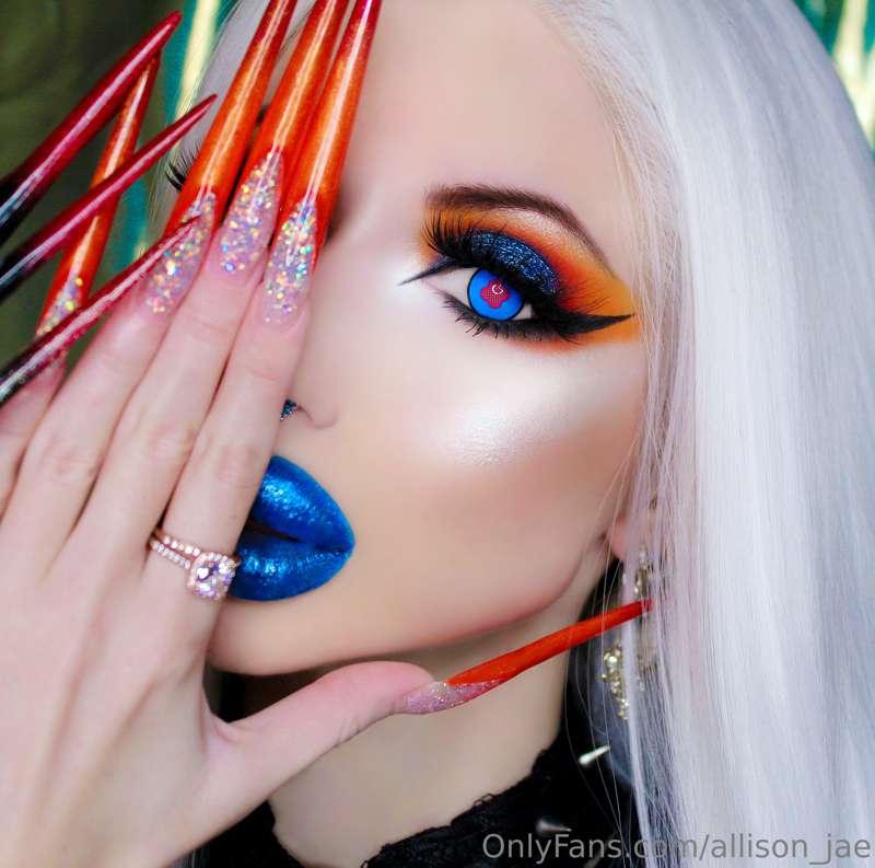 white hair with bright makeup
💙✨