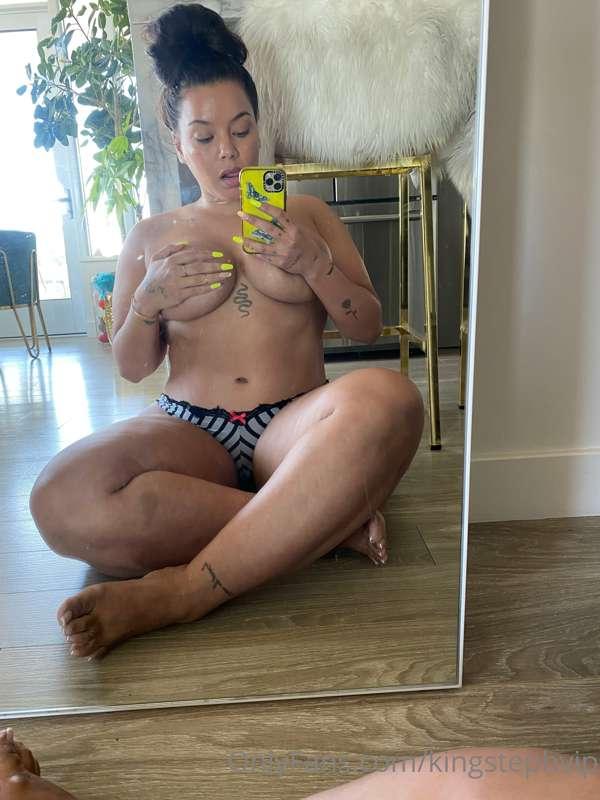 Who wants to convince me in the inbox to spread my legs and ..