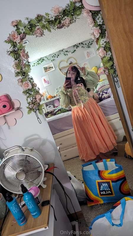 Ren fest season is upon us! And I got a cute new skirt and t..