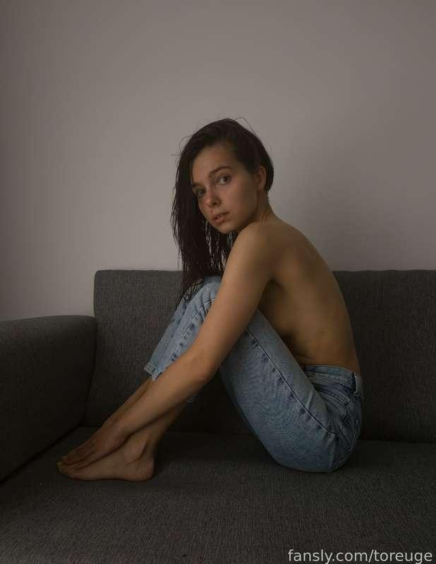 Just simple topless set without makeup and retouch ( only color ) 🙈

#fyp #cute #cutie #adorable #perkytits #barelylegal #teen #skinny #petite #natural #jeans #topless #boobs #classy
