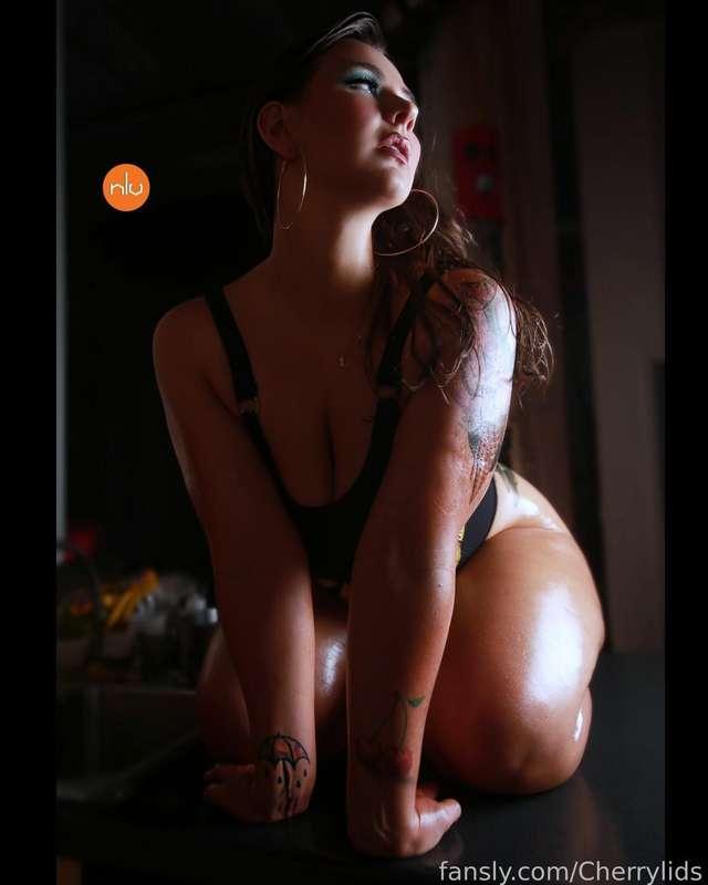 💦💦💦

#milf #mommy  #pawg #bigass #ass #arse #thicc #bbw #chubby