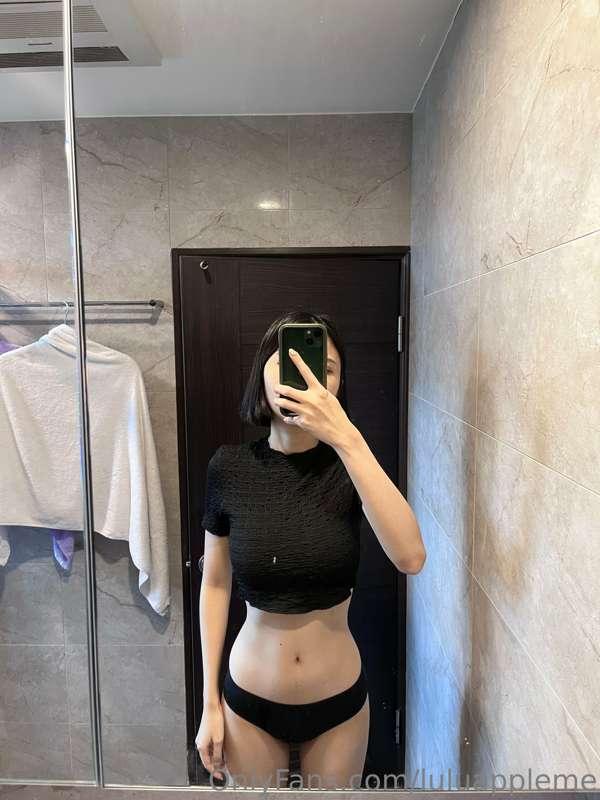 星期五了 晚上沒局 考慮直播一下 但是要有人跟我聊天🥺 9:30-10:30