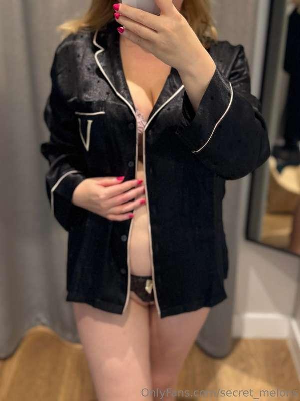 Little throwback to when I filmed the pearl thong video. Som..