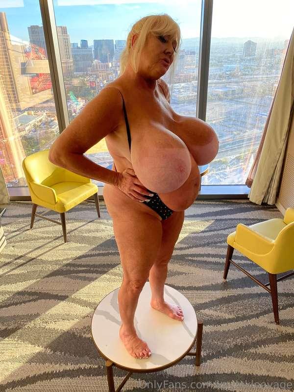 kaylakleevage image #0