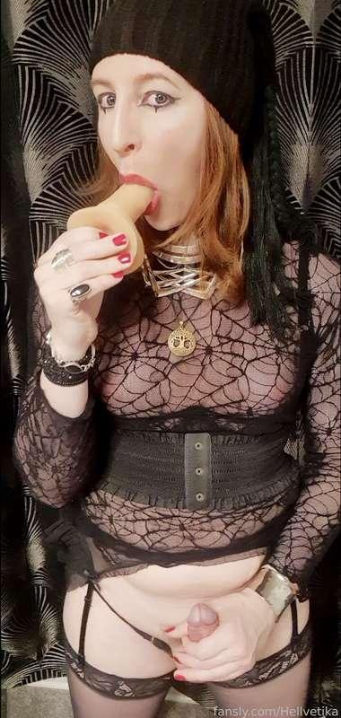 hellvetika image #1