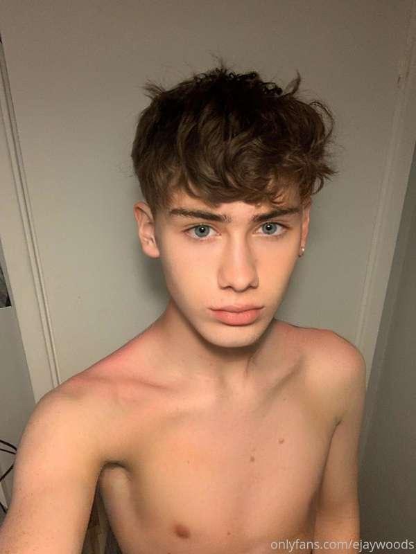 Your favourite twink & his big dick ⏭️ *swipe left*

**send ..