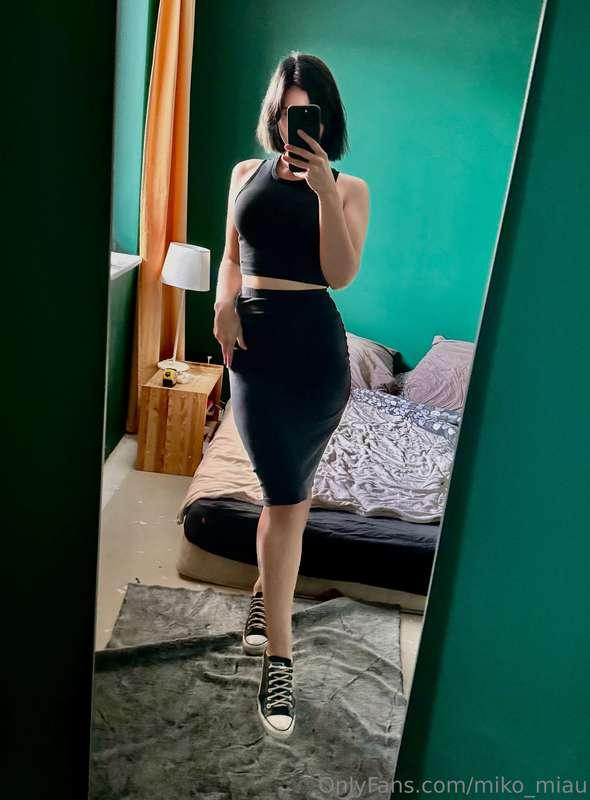I dyed my hair again 😅😅😅😅😅😅 Black suits me the best  Kisses ..