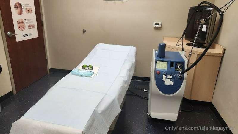 First treatment of my laser hair removal --- Dec 28, 2022
I ..