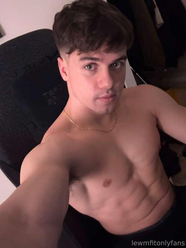 Message me 🫣😳