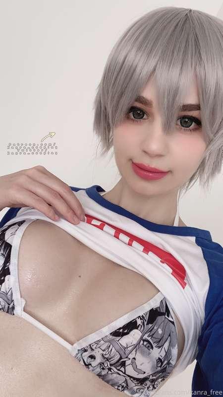 Dropping some bonus selfies of Uzaki-chan oiled boobies 💕