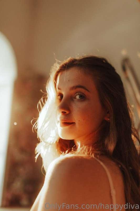 Sunlight plays an important role in emphasizing facial featu..