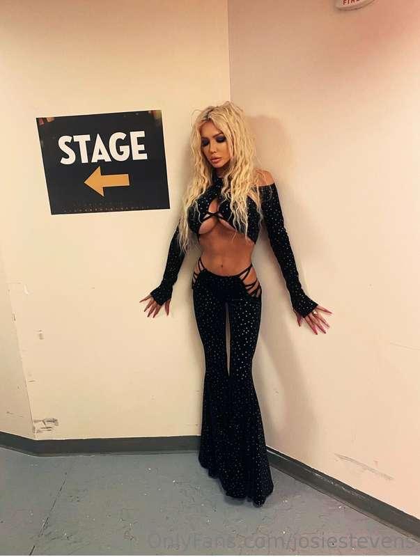 Backstage Barbie 😉 shooting some 🔥🔥🔥 content for you today 😈..