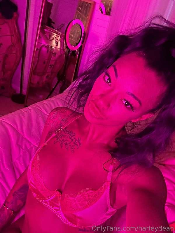 Love my porno pink light hehe 😉