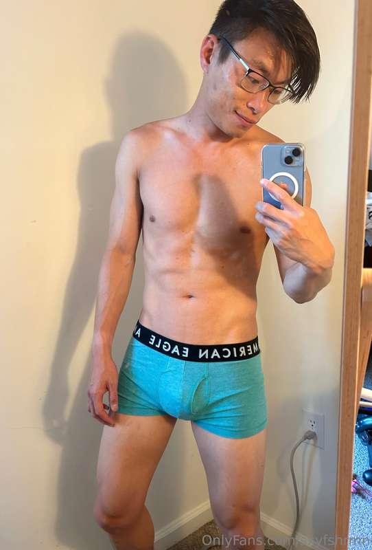 Oomf wanted a pair of my underwear so I wore them all day an..