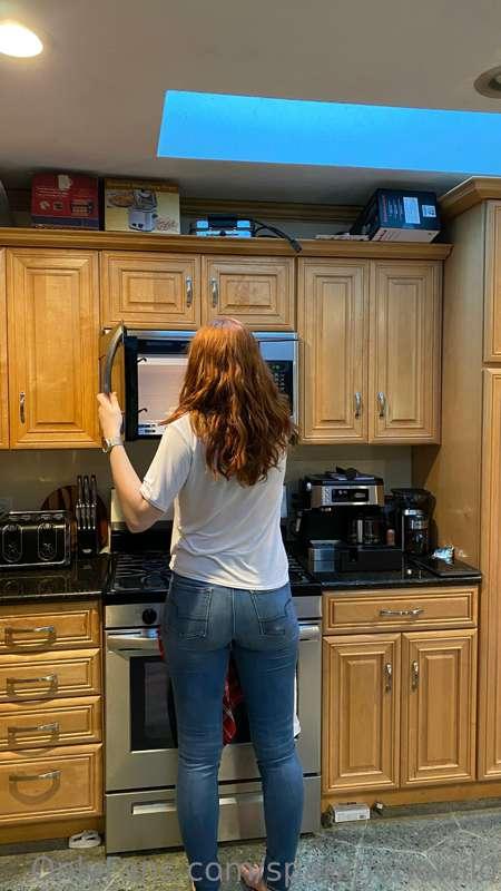 How do we feel about the mom fit? My ass looks good, right??..