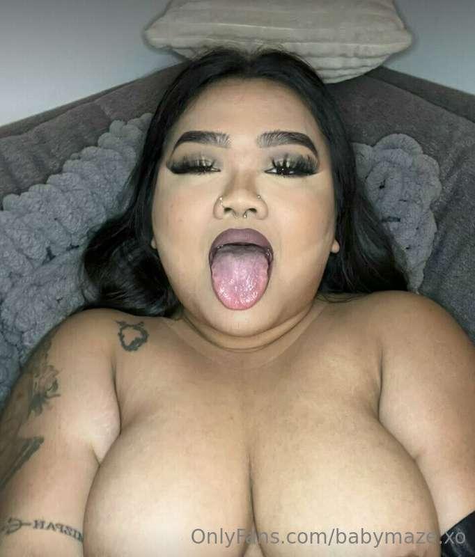 Where would you cum first?! Bring it to my DMs 😈💦