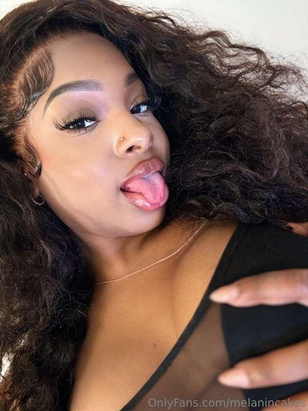 Who's awake and ready for me to drain their 🍆 this morning? ..