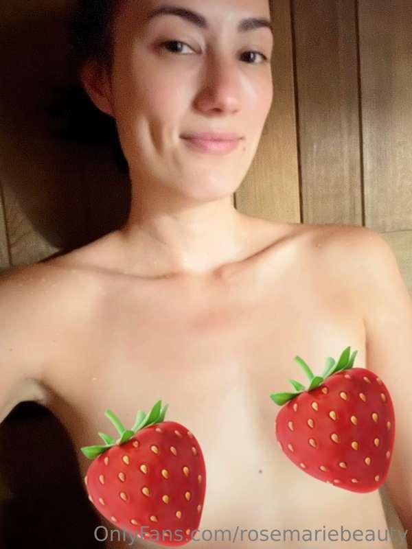 Had to sneak a sweaty selfie in the sauna today. Here’s your..