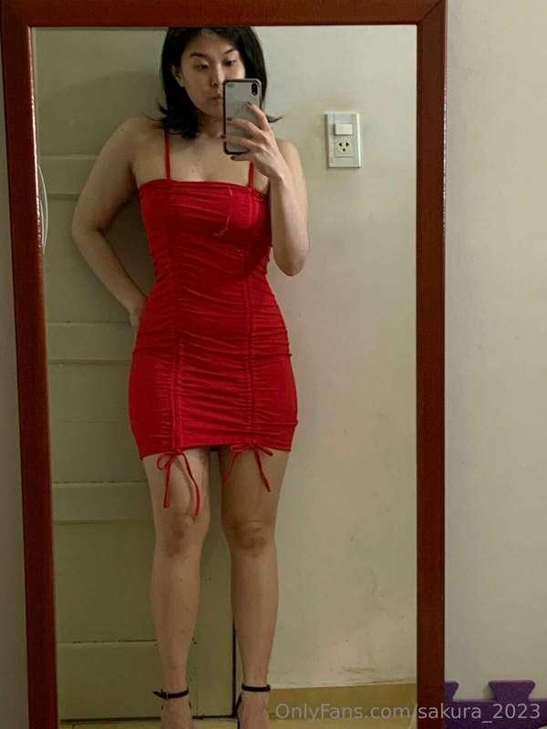 I love this red dress, do you?