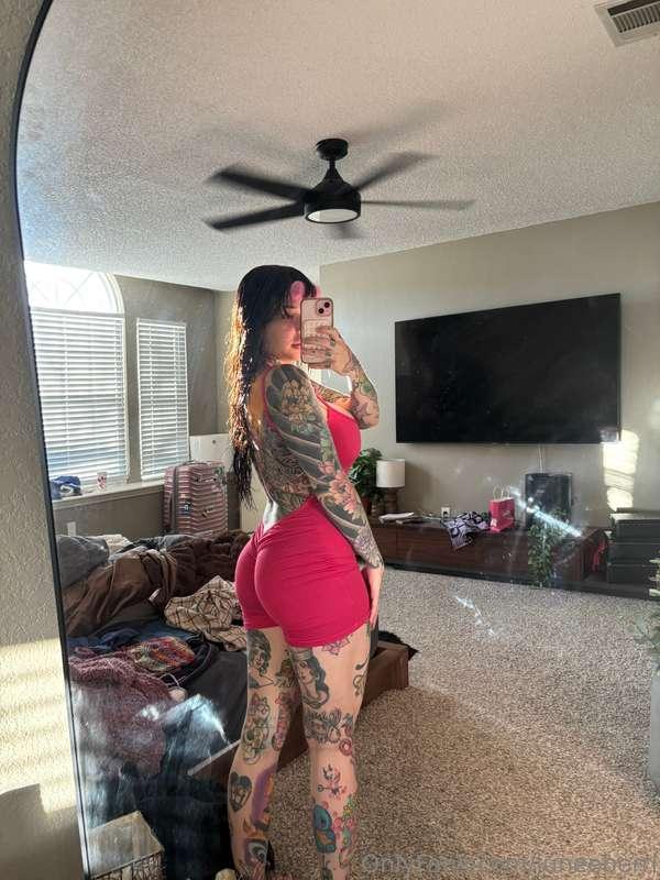 feeling myself today... and honestly, can you blame me? 😉