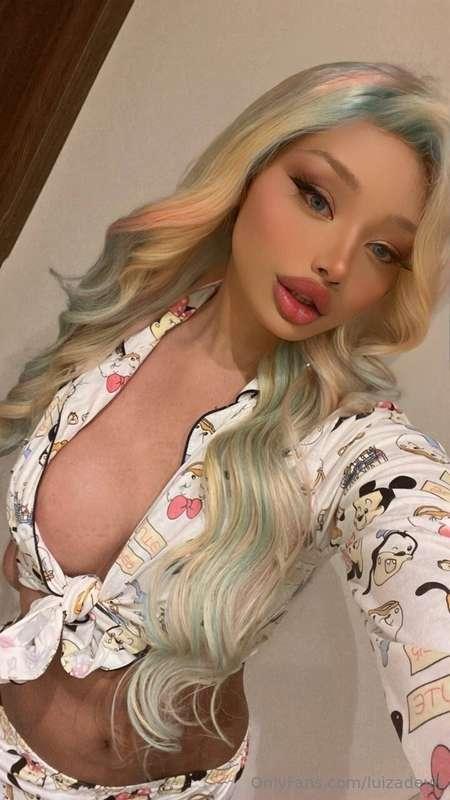 Subscribe to this cute and hot 🥵 TS queen @labellets @labell..