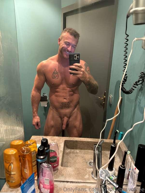 Good morning 😁Last day to vote for me as Male Creator of the..