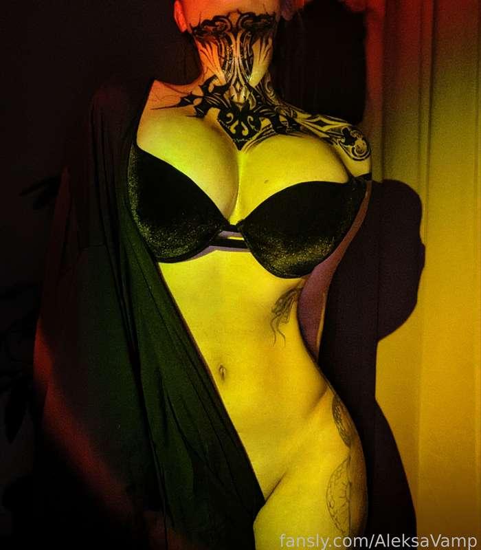 Do you like my body? 💪

#bdsm #dominance #strapon #anal #humiliation #punishment #femdom #mistress #goddess #fyp
