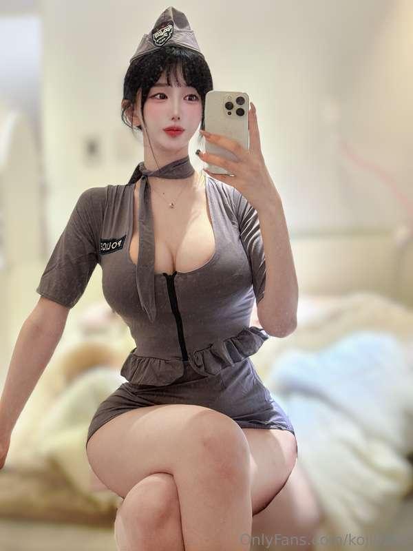 I am a flight attendant who provides excellent service to pa..