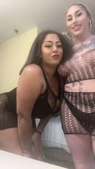 Yall wanna see me go live with @tsalinawoodcock ?!?!