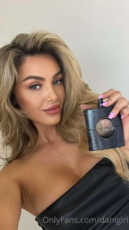 Happy Tuesday! 🖤

This is one of my favorite perfumes, Black..