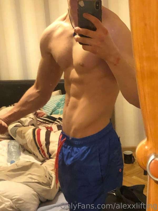 Was In The Gym For 4 Hours Today😩 Chest Pump. Wanna Watch Me..