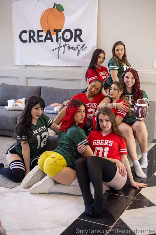 Score a touchdown for us! 💕 @redheadwinter @lunabaylee @zoey..