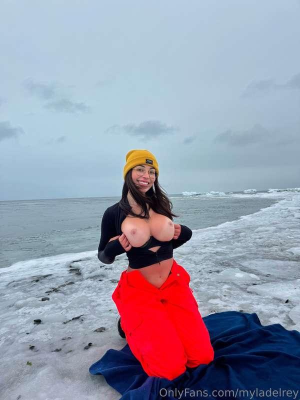Making sure your pillows are both cold for tonight 😉