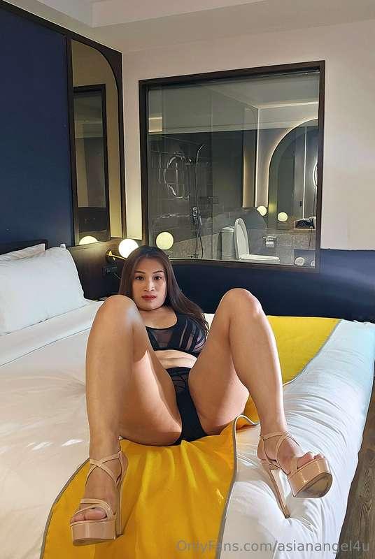 Come over here! I have a job for you!👅