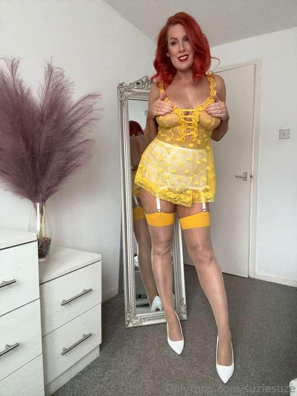 Happy belated Valentines 💛💛💛💛Do you like my outfit and stock..