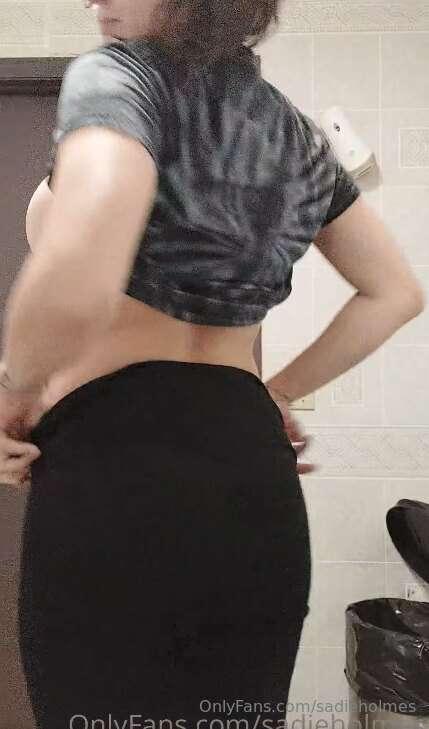 bet you wanna see this booty 😏