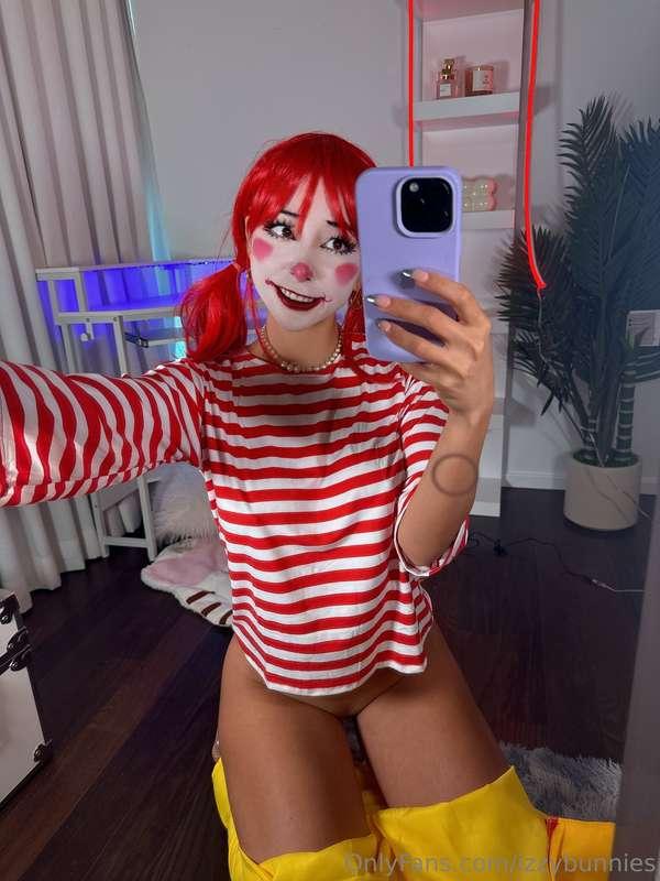 i’ve been really into clown makeup recently 😚✌️