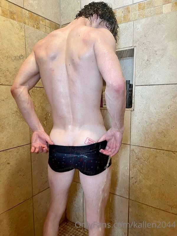 Scrub a dub dub. A little wet strip tease for ya ;)