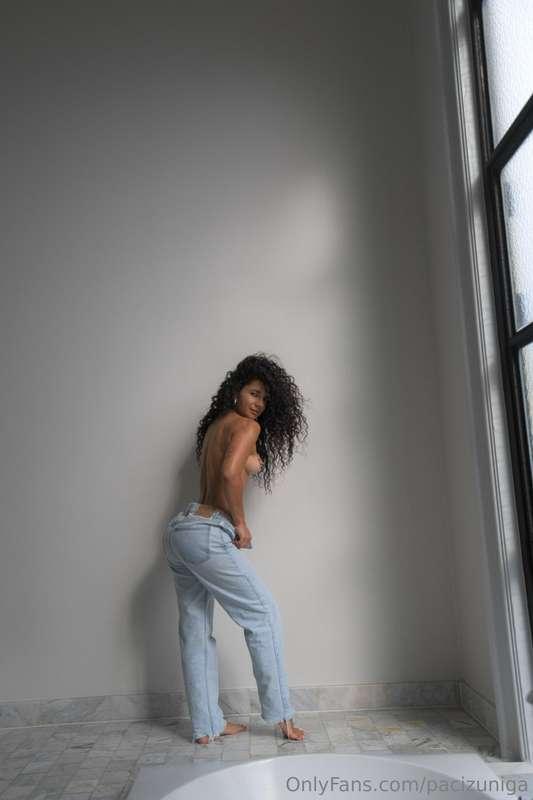 Caught you looking again, huh👀