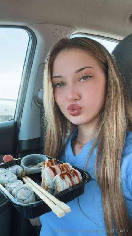 You can only choose one, a kiss or sushi. 😘 What would you c..