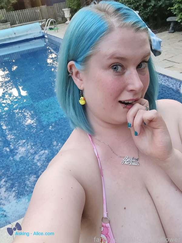 Photos from 8.9.23 - Part 2 of 2


#bikini #poolparty #curvy #bigtits #bigboobs #bluehair #ass #Scottish #2023