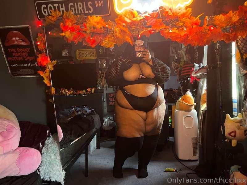 thiccflixx image #1